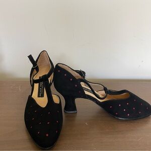 ARIKA NERGUIZ | BERETIN TINA | BLACK SUEDE WITH RED POLKA DOTS